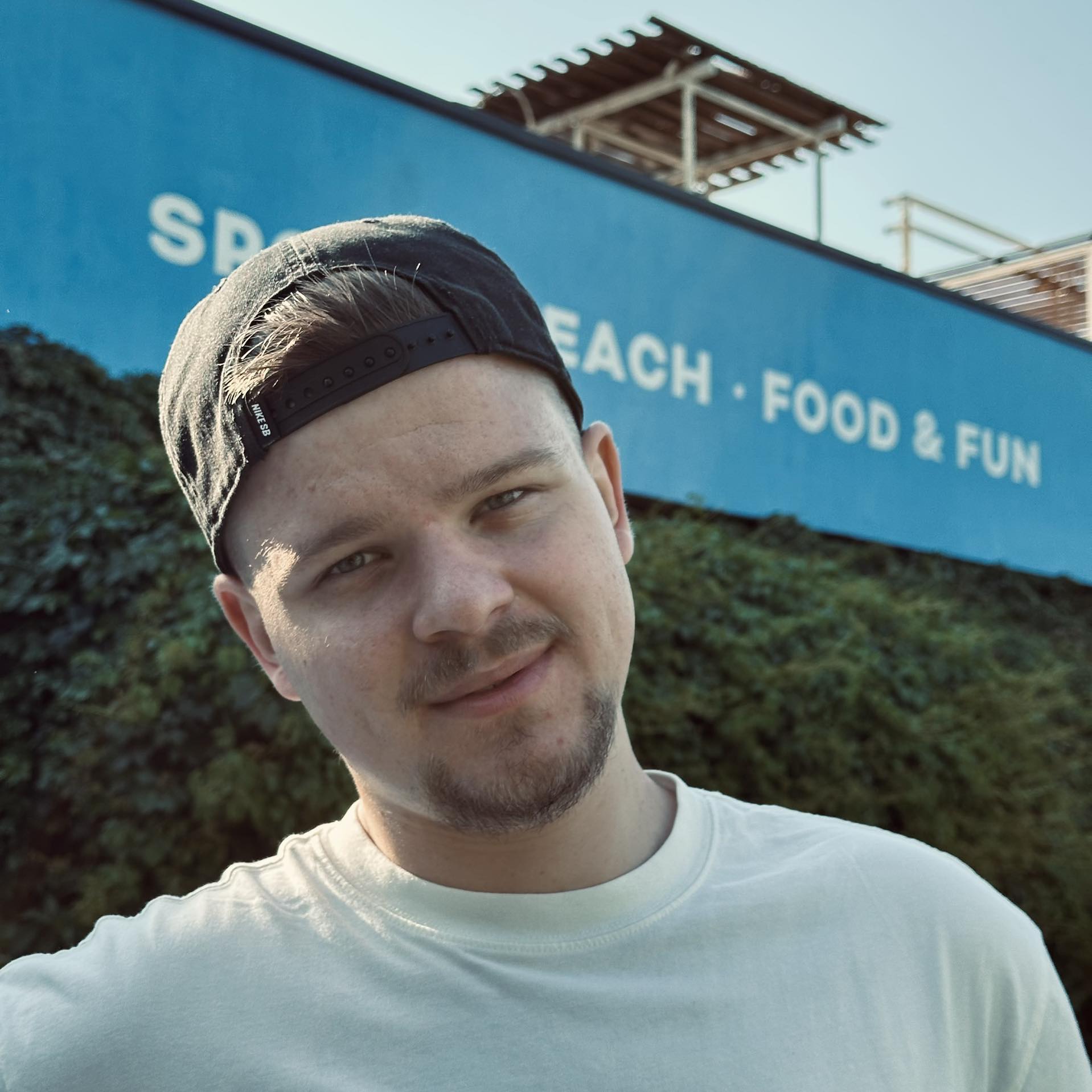 Portret Robert Csepregi